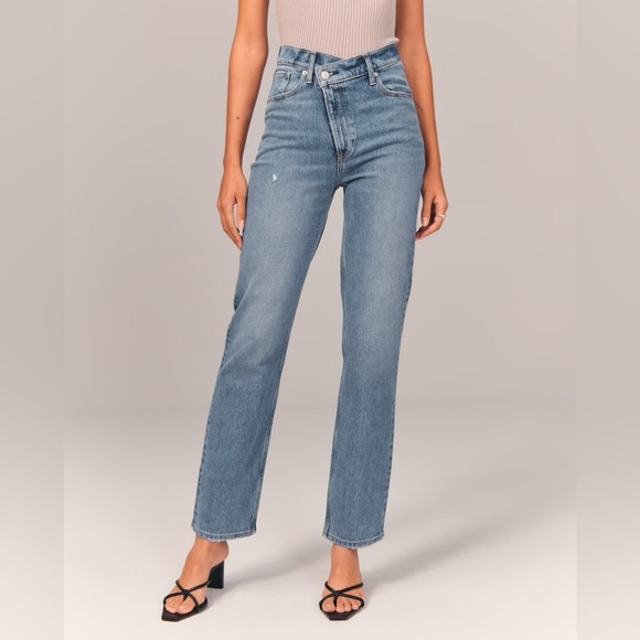 Abercrombie Ultra High Rise 90s Straight Criss-Cross Jean in Medium Wash - Picture 1 of 5